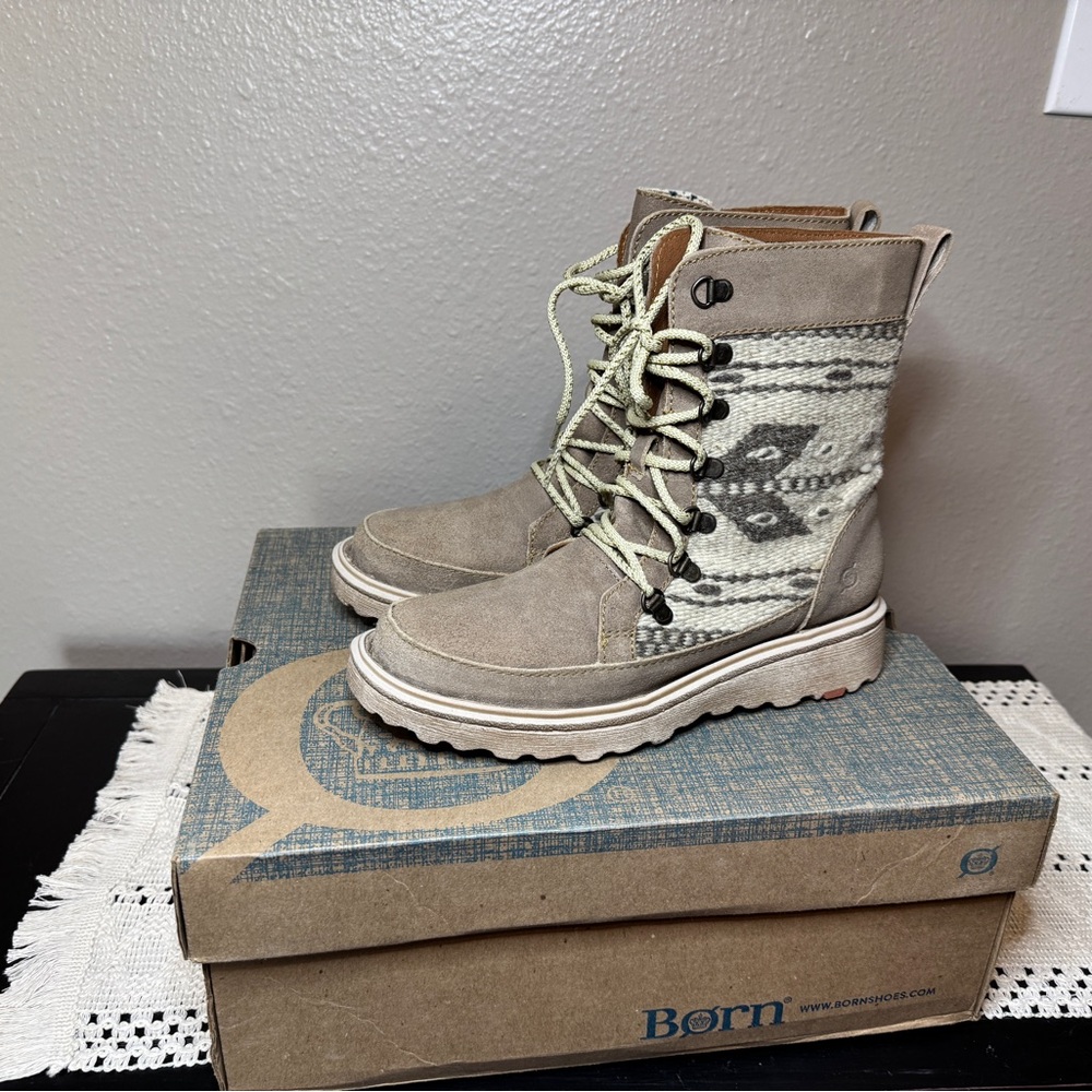 Born Women's Oriana Lace-Up Boots in Taupe and Cream